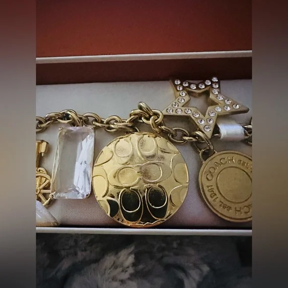 Authentic Vintage Coach Gold Charm Bracelet / Star, Pic Charm, & Carriage! - Picture 3 of 8